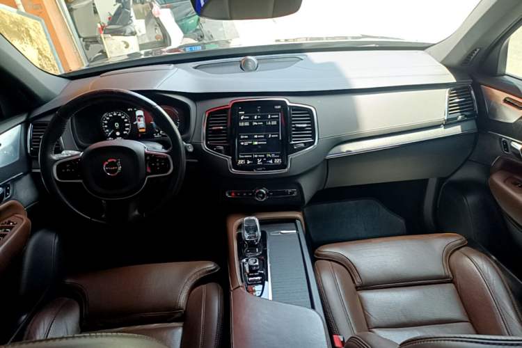 Used Volvo XC90 New Energy 2021 E-Drive Hybrid T8 Luxury Flagship 7-Seater Center Console