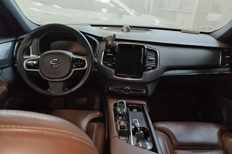 Used Volvo XC90 New Energy 2021 E-Drive Hybrid T8 Luxury Flagship 7-Seater Center Console