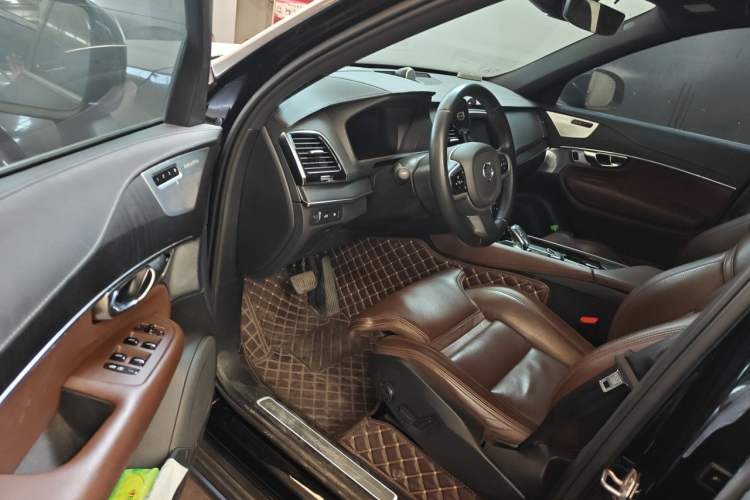 Used Volvo XC90 New Energy 2021 E-Drive Hybrid T8 Luxury Flagship 7-Seater Driver Seat
