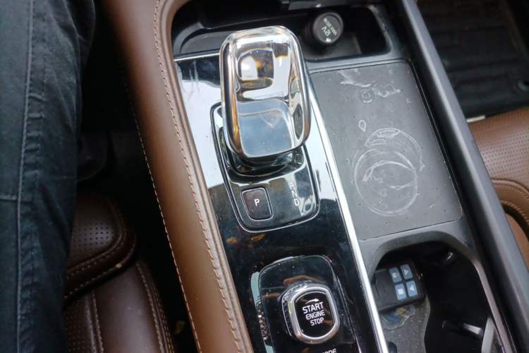 Used Volvo XC90 New Energy 2021 E-Drive Hybrid T8 Luxury Flagship 7-Seater Gear Lever