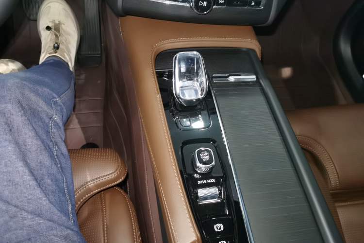 Used Volvo XC90 New Energy 2021 E-Drive Hybrid T8 Luxury Flagship 7-Seater Gear Lever