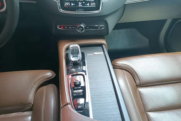 Used Volvo XC90 New Energy 2021 E-Drive Hybrid T8 Luxury Flagship 7-Seater Gear Lever