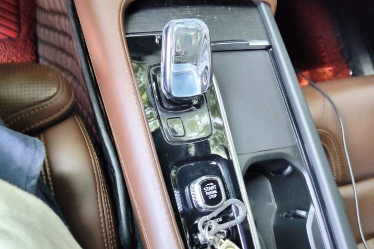 Used Volvo XC90 New Energy 2021 E-Drive Hybrid T8 Luxury Flagship 7-Seater Gear Lever