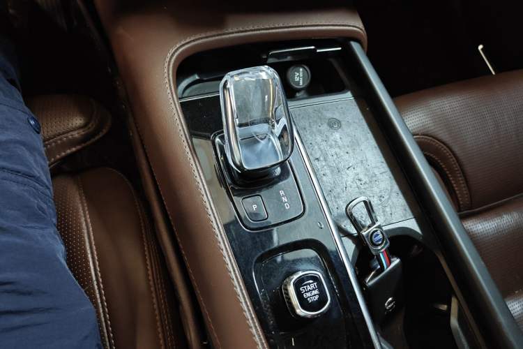 Used Volvo XC90 New Energy 2021 E-Drive Hybrid T8 Luxury Flagship 7-Seater Gear Lever