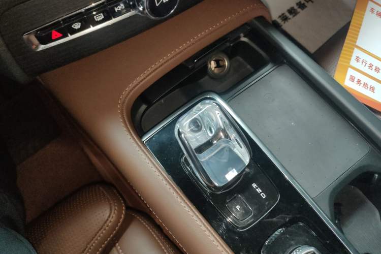 Used Volvo XC90 New Energy 2021 E-Drive Hybrid T8 Luxury Flagship 7-Seater Gear Lever