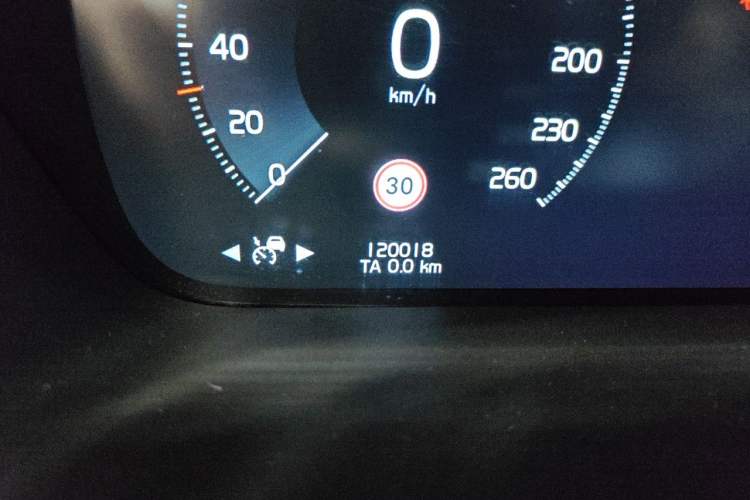 Used Volvo XC90 New Energy 2021 E-Drive Hybrid T8 Luxury Flagship 7-Seater Odometer Close Up