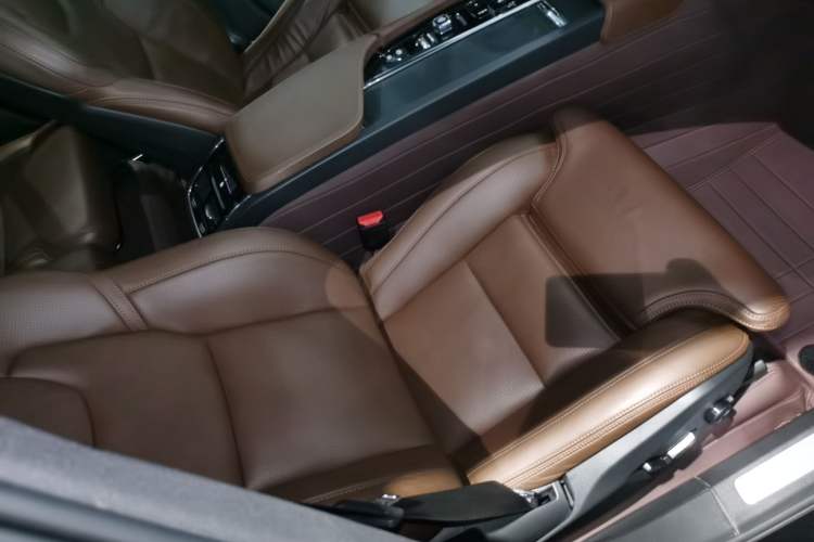 Used Volvo XC90 New Energy 2021 E-Drive Hybrid T8 Luxury Flagship 7-Seater Right Front Seat