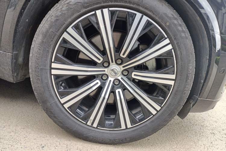 Used Volvo XC90 New Energy 2021 E-Drive Hybrid T8 Luxury Flagship 7-Seater Right Front Wheel Hub