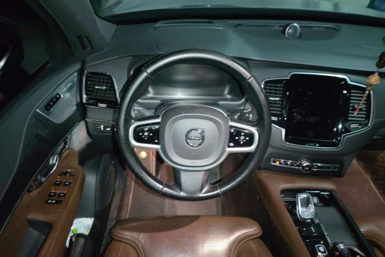 Used Volvo XC90 New Energy 2021 E-Drive Hybrid T8 Luxury Flagship 7-Seater Steering Wheel