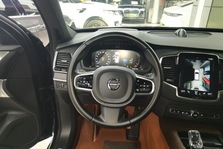 Used Volvo XC90 New Energy 2021 E-Drive Hybrid T8 Luxury Flagship 7-Seater Steering Wheel