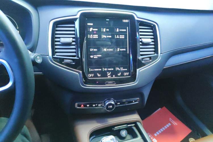 Used Volvo XC90 New Energy 2021 E-Drive Hybrid T8 Luxury Flagship 7-Seater Audio And AC Panel