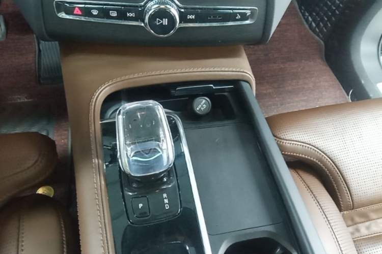 Used Volvo XC90 New Energy 2021 E-Drive Hybrid T8 Luxury Flagship 7-Seater Gear Lever