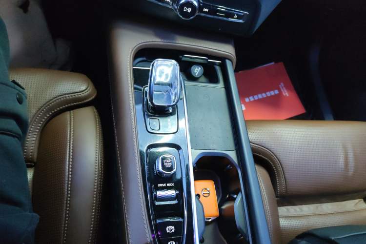 Used Volvo XC90 New Energy 2021 E-Drive Hybrid T8 Luxury Flagship 7-Seater Gear Lever