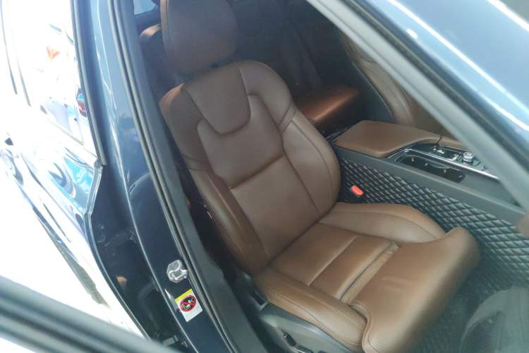 Used Volvo XC90 New Energy 2021 E-Drive Hybrid T8 Luxury Flagship 7-Seater Right Front Seat