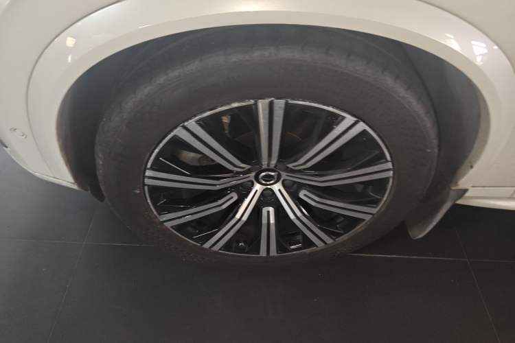 Used Volvo XC90 New Energy 2021 E-Drive Hybrid T8 Luxury Flagship 7-Seater Exterior 2