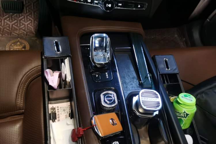 Used Volvo XC90 New Energy 2021 E-Drive Hybrid T8 Luxury Flagship 7-Seater Gear Lever