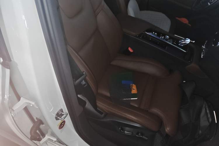 Used Volvo XC90 New Energy 2021 E-Drive Hybrid T8 Luxury Flagship 7-Seater Right Front Seat