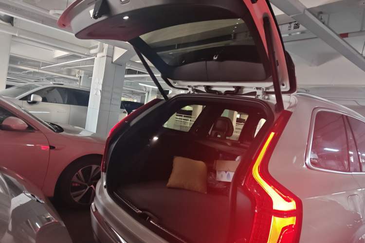 Used Volvo XC90 New Energy 2021 E-Drive Hybrid T8 Luxury Flagship 7-Seater Trunk