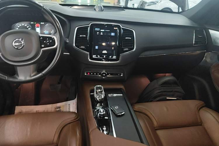 Used Volvo XC90 New Energy 2022 E-Drive Hybrid T8 Luxury Flagship 7-Seater Audio And AC Panel