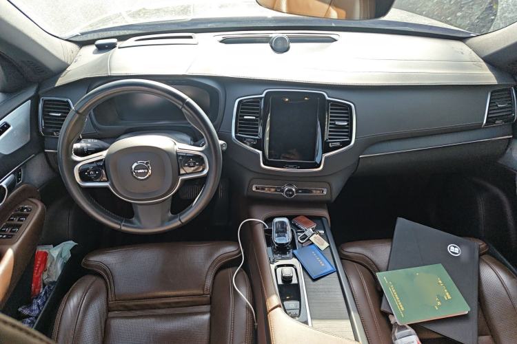 Used Volvo XC90 New Energy 2022 E-Drive Hybrid T8 Luxury Flagship 7-Seater Center Console
