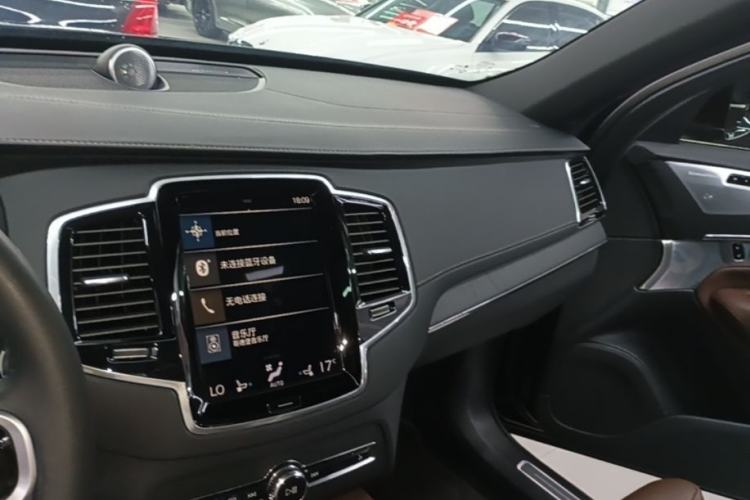 Used Volvo XC90 New Energy 2022 Facelift E-Drive Hybrid T8 Luxury Prestige 7-Seater Center Console