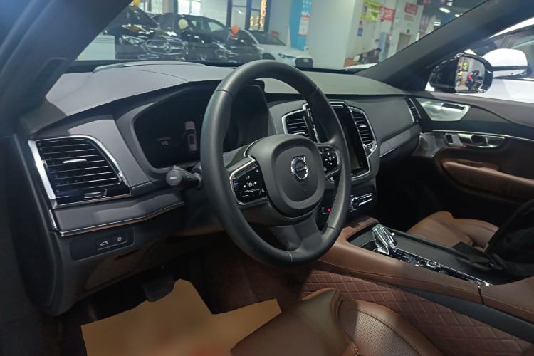 Used Volvo XC90 New Energy 2022 Facelift E-Drive Hybrid T8 Luxury Prestige 7-Seater Center Console