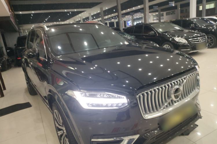 Used Volvo XC90 New Energy 2022 E-Drive Hybrid T8 Luxury Flagship 7-Seater Front Right 45 Deg