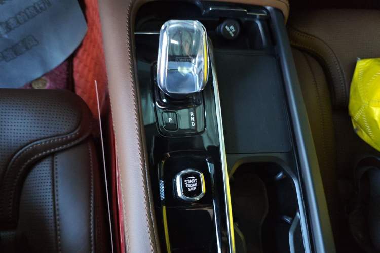 Used Volvo XC90 New Energy 2022 E-Drive Hybrid T8 Luxury Flagship 7-Seater Gear Lever