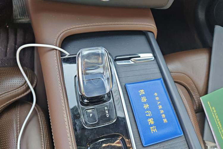 Used Volvo XC90 New Energy 2022 E-Drive Hybrid T8 Luxury Flagship 7-Seater Gear Lever