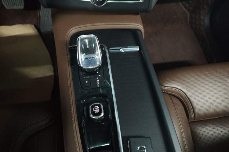 Used Volvo XC90 New Energy 2022 E-Drive Hybrid T8 Luxury Flagship 7-Seater Gear Lever