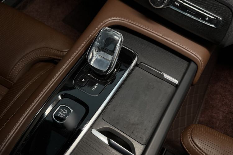 Used Volvo XC90 New Energy 2022 E-Drive Hybrid T8 Luxury Flagship 7-Seater Gear Lever