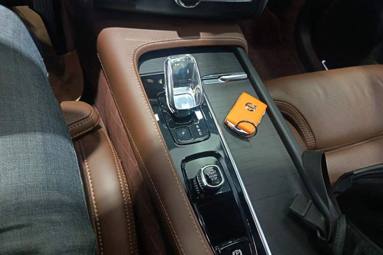Used Volvo XC90 New Energy 2022 Facelift E-Drive Hybrid T8 Luxury Prestige 7-Seater Gear Lever