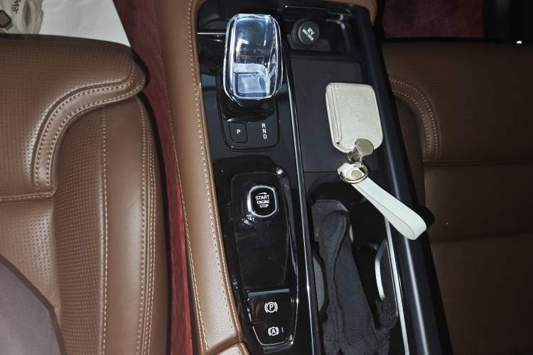 Used Volvo XC90 New Energy 2022 E-Drive Hybrid T8 Luxury Flagship 7-Seater Gear Lever