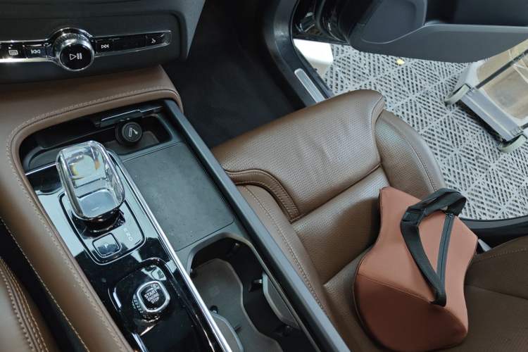 Used Volvo XC90 New Energy 2022 Facelift E-Drive Hybrid T8 Luxury Prestige 7-Seater Gear Lever