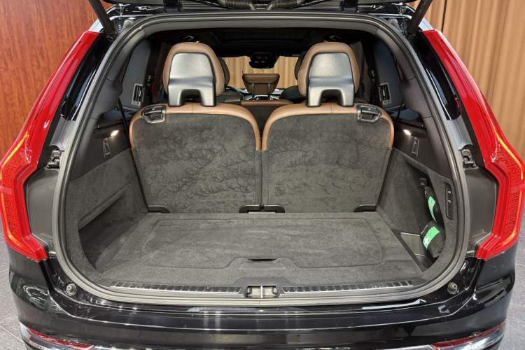 Used Volvo XC90 New Energy 2022 E-Drive Hybrid T8 Luxury Flagship 7-Seater Interior 11