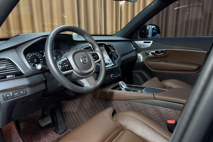 Used Volvo XC90 New Energy 2022 E-Drive Hybrid T8 Luxury Flagship 7-Seater Interior 3