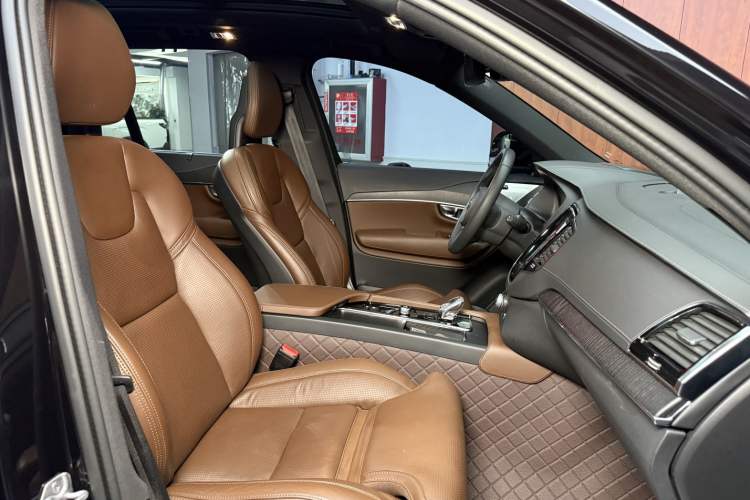 Used Volvo XC90 New Energy 2022 E-Drive Hybrid T8 Luxury Flagship 7-Seater Interior 4