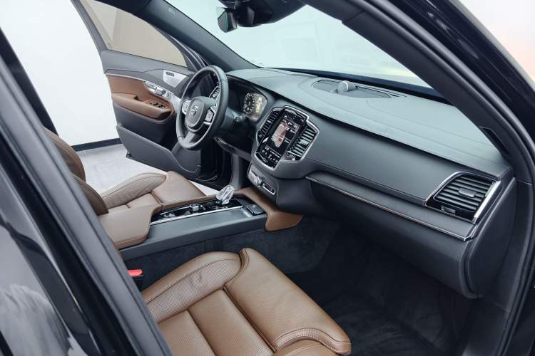 Used Volvo XC90 New Energy 2022 Facelift E-Drive Hybrid T8 Luxury Prestige 7-Seater Interior 4