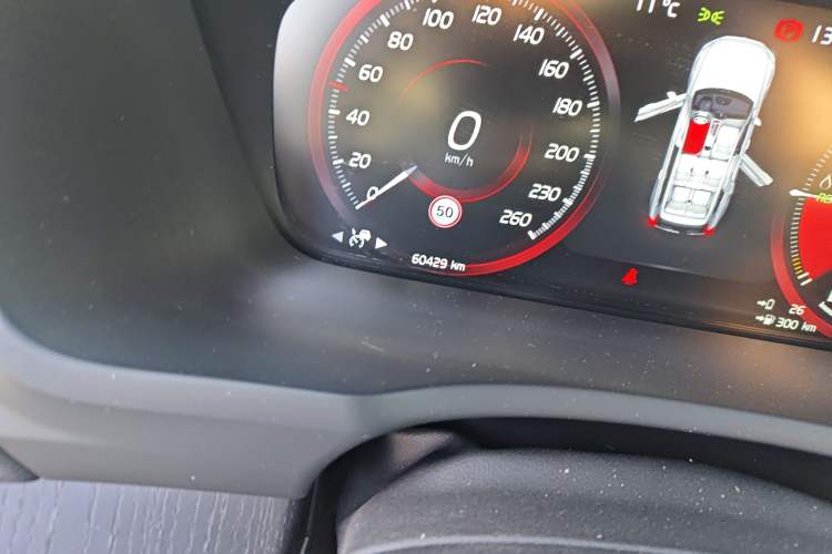Used Volvo XC90 New Energy 2022 E-Drive Hybrid T8 Luxury Flagship 7-Seater Odometer Close Up