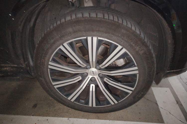 Used Volvo XC90 New Energy 2022 E-Drive Hybrid T8 Luxury Flagship 7-Seater Right Front Wheel Hub