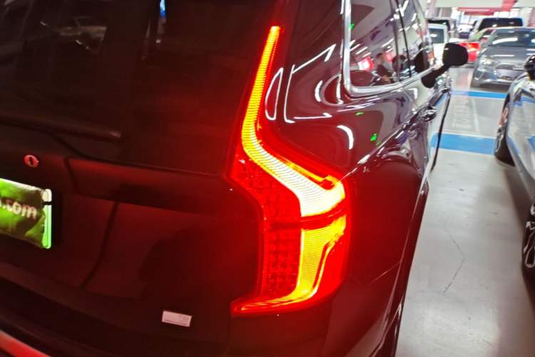 Used Volvo XC90 New Energy 2022 E-Drive Hybrid T8 Luxury Flagship 7-Seater Right Rear Taillight