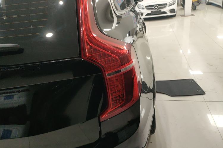 Used Volvo XC90 New Energy 2022 E-Drive Hybrid T8 Luxury Flagship 7-Seater Right Rear Taillight