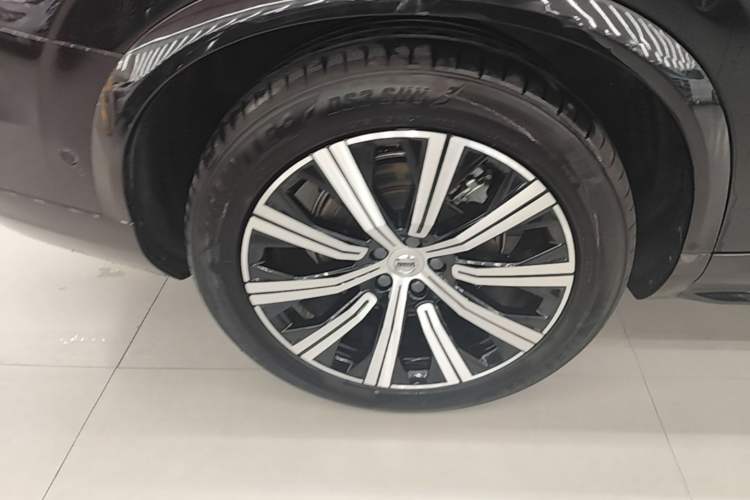 Used Volvo XC90 New Energy 2022 E-Drive Hybrid T8 Luxury Flagship 7-Seater Right Rear Wheel Hub