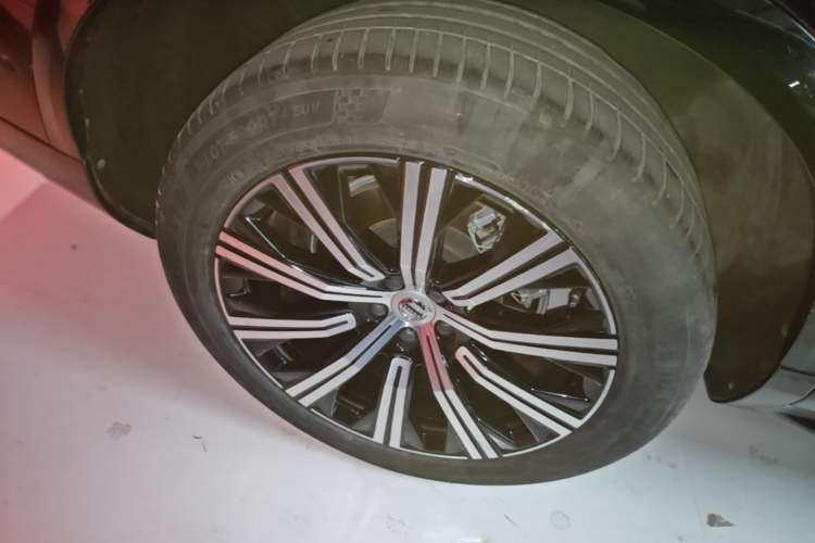 Used Volvo XC90 New Energy 2022 E-Drive Hybrid T8 Luxury Flagship 7-Seater Right Rear Wheel Hub