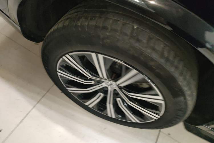 Used Volvo XC90 New Energy 2022 E-Drive Hybrid T8 Luxury Flagship 7-Seater Right Rear Wheel Hub