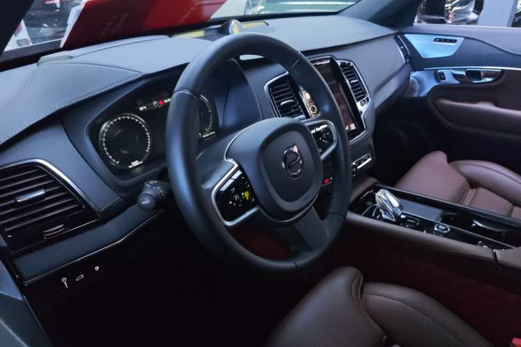 Used Volvo XC90 New Energy 2022 Facelift E-Drive Hybrid T8 Luxury Prestige 7-Seater Steering Wheel