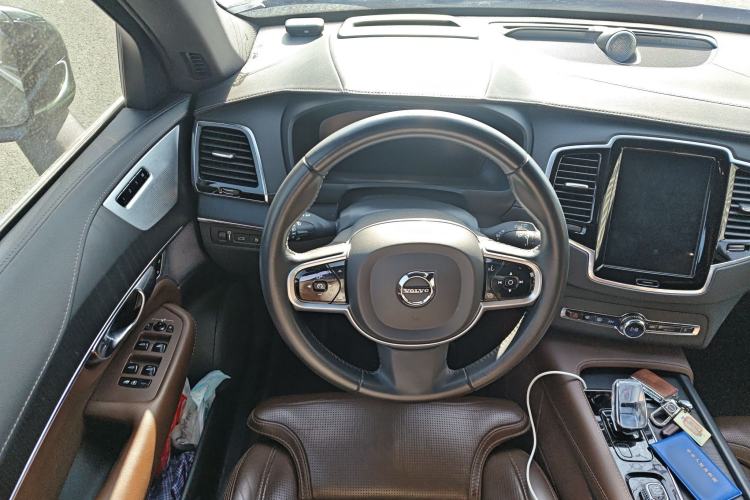 Used Volvo XC90 New Energy 2022 E-Drive Hybrid T8 Luxury Flagship 7-Seater Steering Wheel