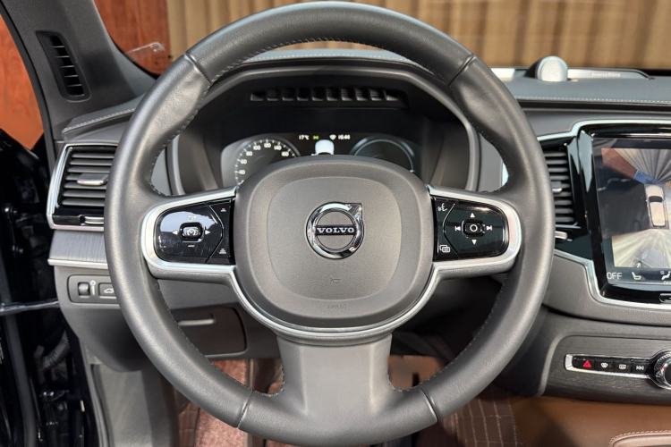 Used Volvo XC90 New Energy 2022 E-Drive Hybrid T8 Luxury Flagship 7-Seater Steering Wheel