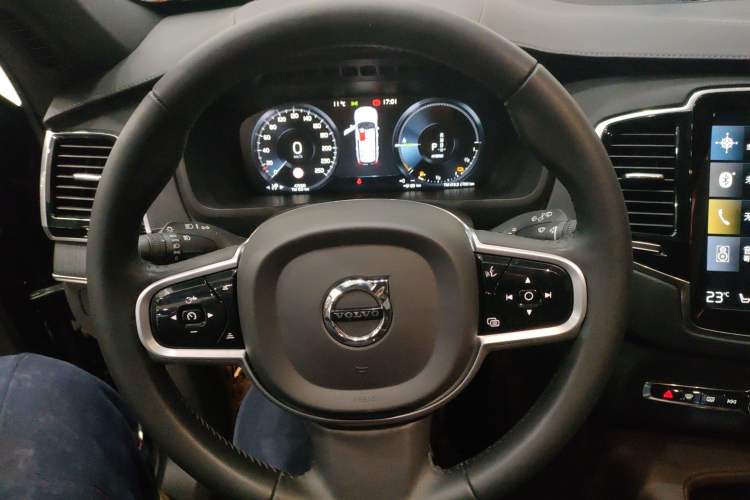 Used Volvo XC90 New Energy 2022 E-Drive Hybrid T8 Luxury Flagship 7-Seater Steering Wheel