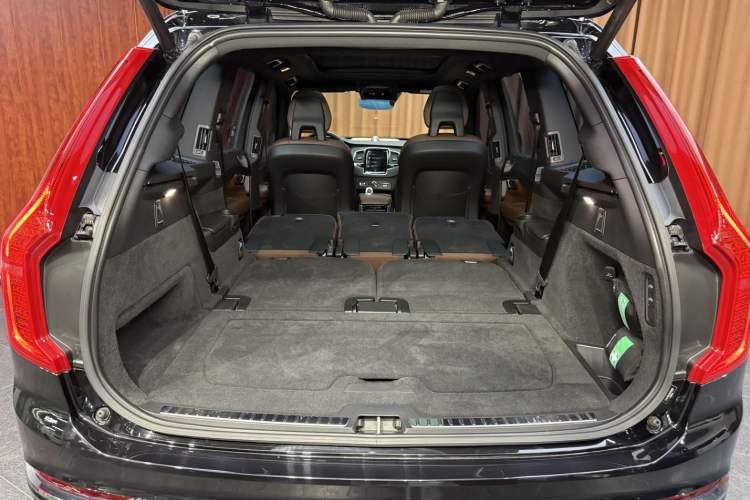 Used Volvo XC90 New Energy 2022 E-Drive Hybrid T8 Luxury Flagship 7-Seater Trunk